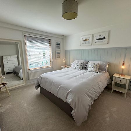 Marina Sea View Apt - Second Floor With Lift, Modern Holyhead Luaran gambar