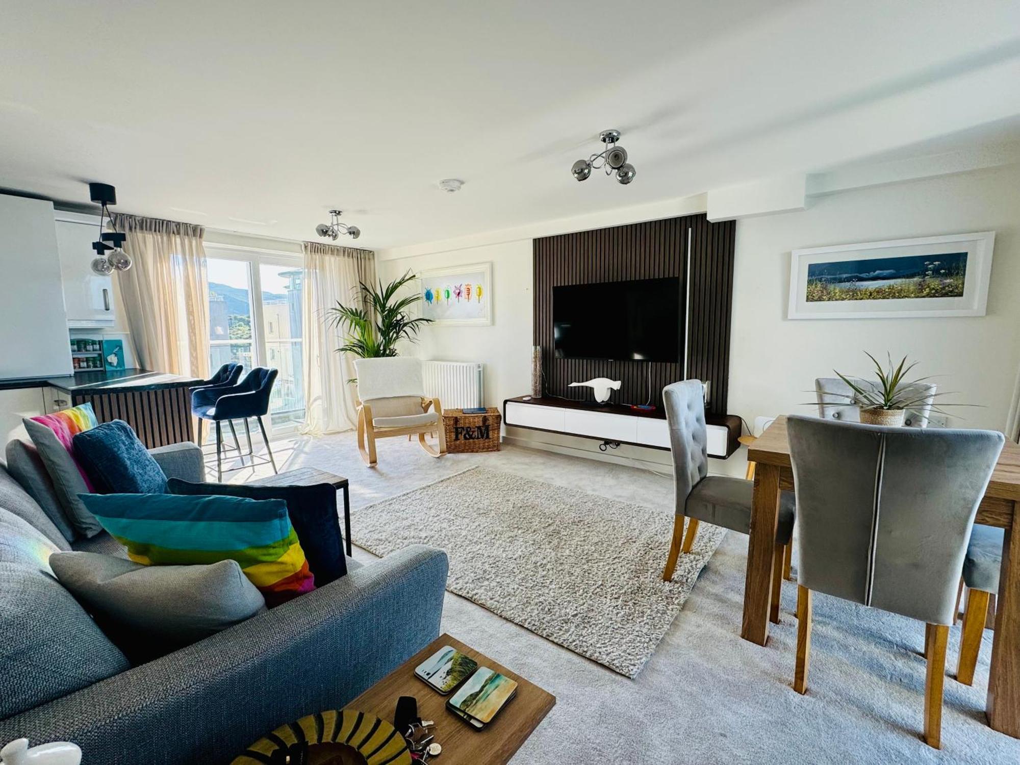 Marina Sea View Apt - Second Floor With Lift, Modern Holyhead Luaran gambar